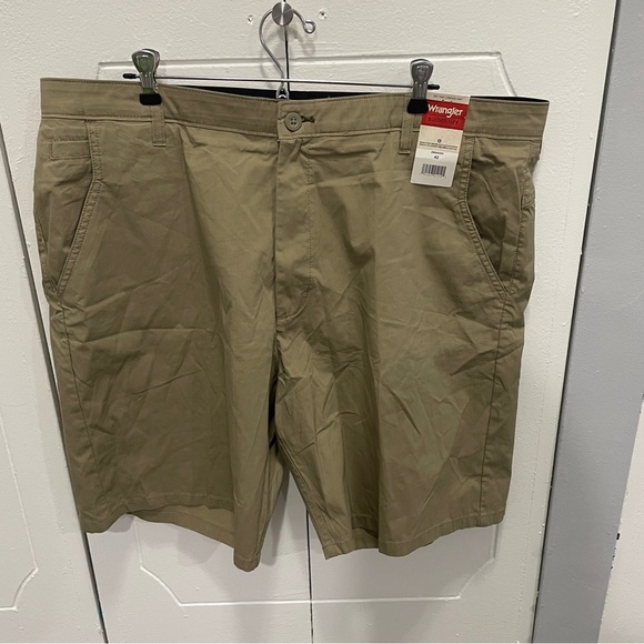 NWT Wrangler Khaki Shorts - Picture 1 of 12